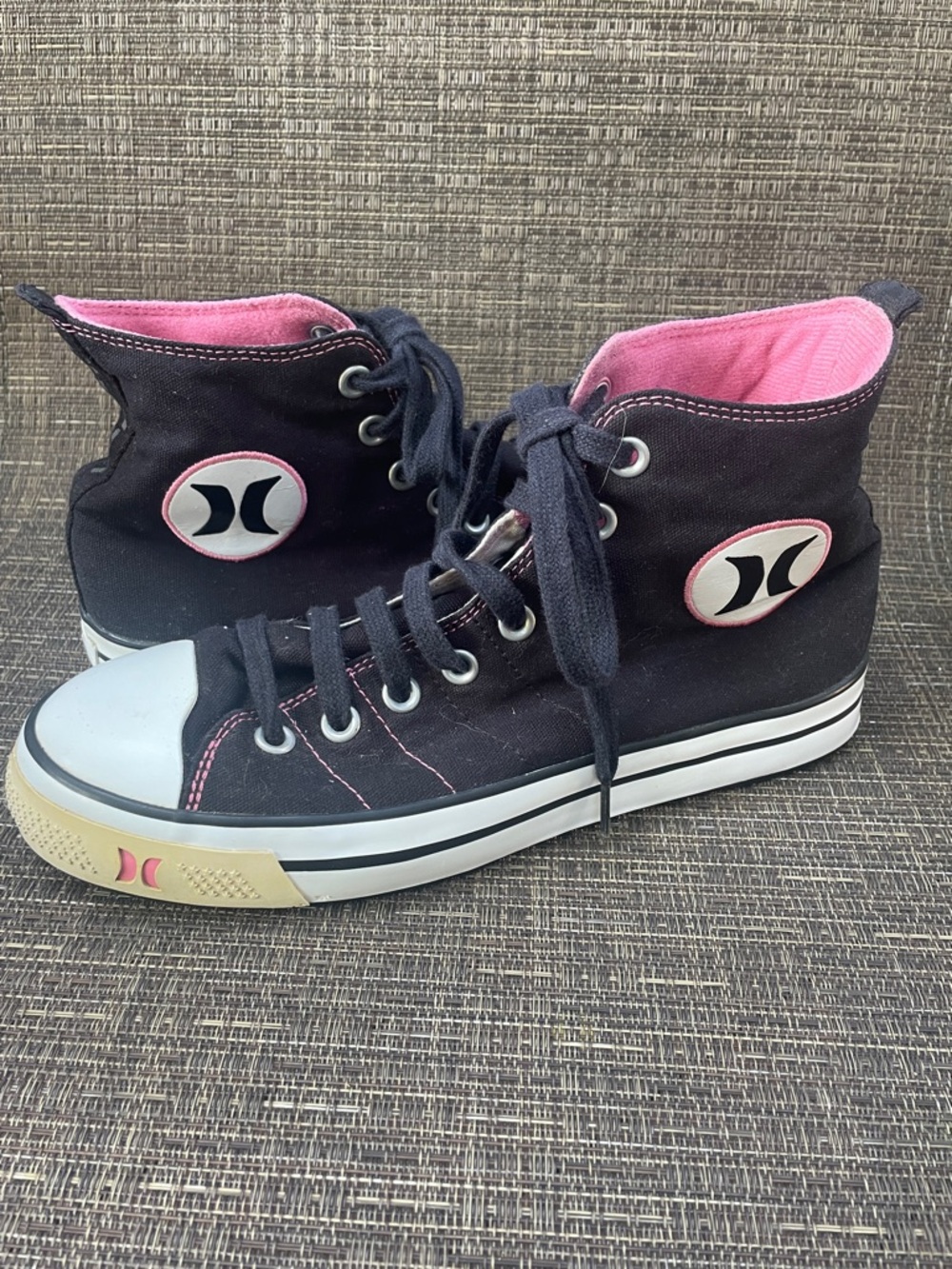Hurley High top sneakers - really nice condition - M sz 7.5 W sz 9 - cool!